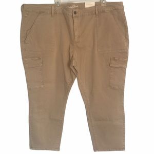 Universal Thread Plus size 26W Khaki skinny crop Cargo Pants